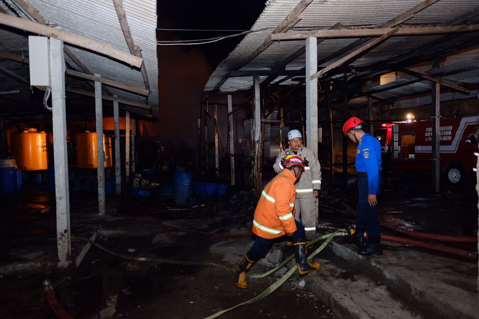 Gudang Pakan Ternak Dan Pembuatan Eggtre Terbakar