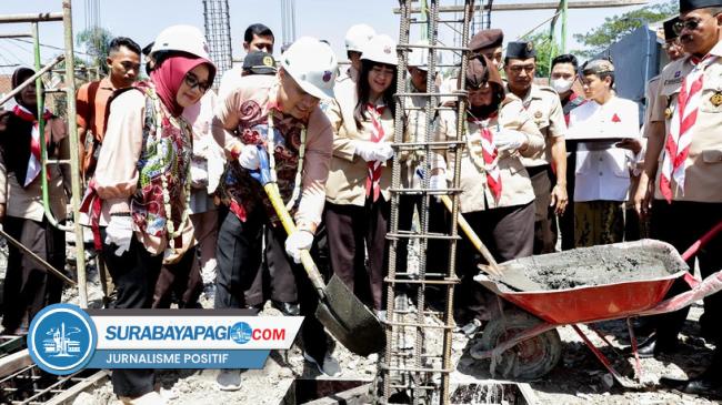 Tandai Pembangunan Gedung Pramuka Wali Kota Eri Letakkan Batu Pertama 7225