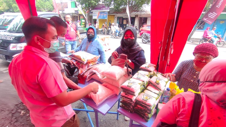 Operasi Pasar Sembako Pemkot Mojokerto Ramai Diserbu Pembeli