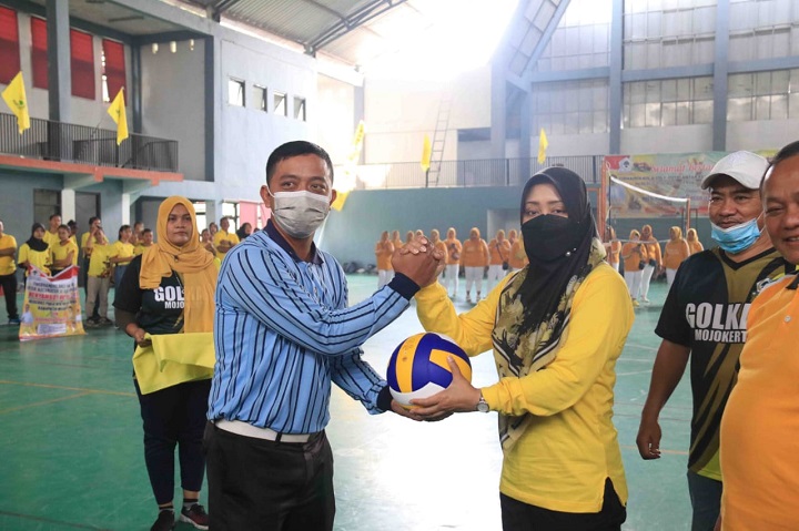 Bupati Mojokerto Hadiri Pembukaan Turnamen Bola Voli Putri