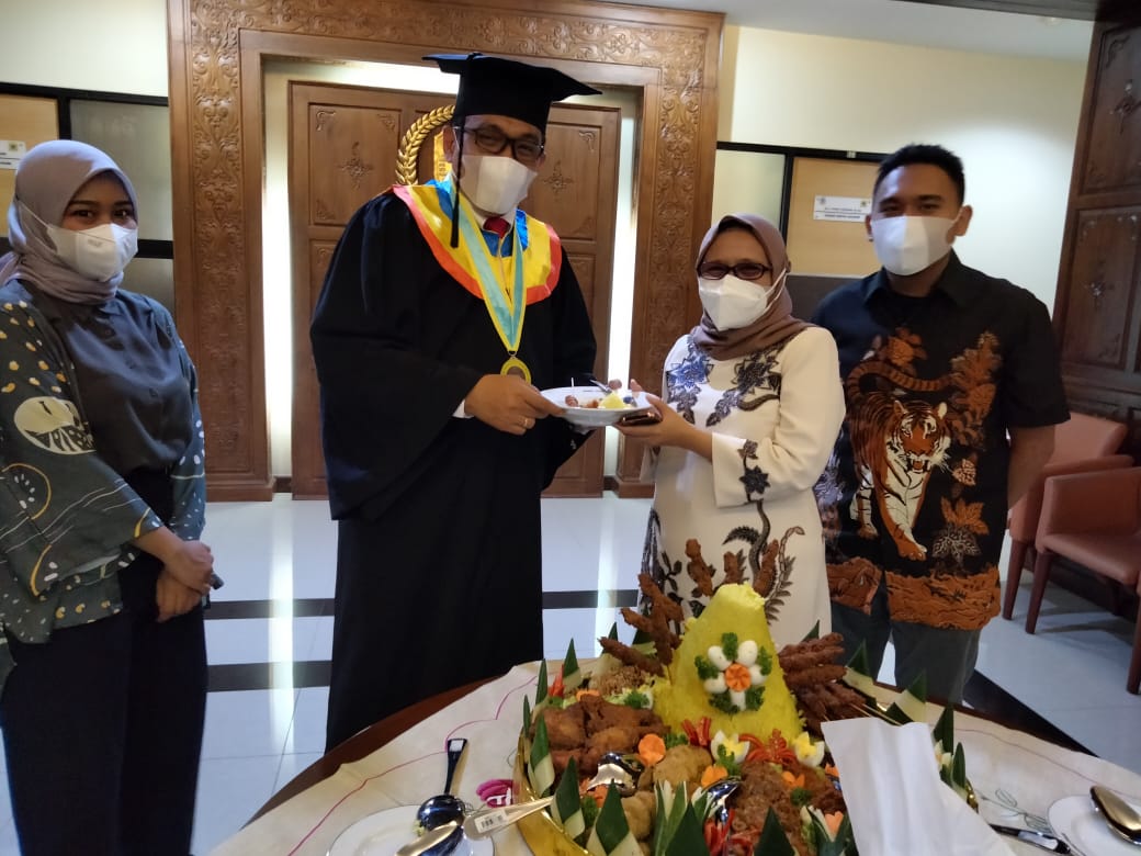 Sekwan DPRD Jatim Raih Gelar  Doktor Ilmu Sosial di Unair