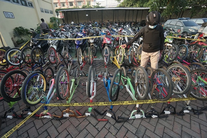 Puluhan Sepeda Angin Disita Polrestabes Surabaya