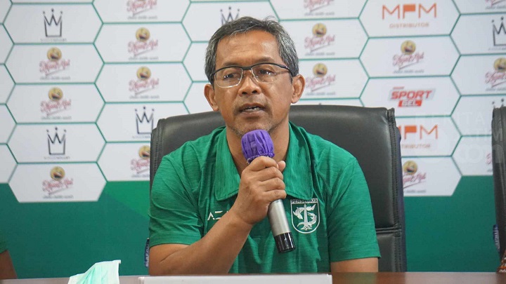 Kondisi Koko Ari Membaik, Pelatih Aji Santoso Tak Paksakan Koko Turun ke Lapangan