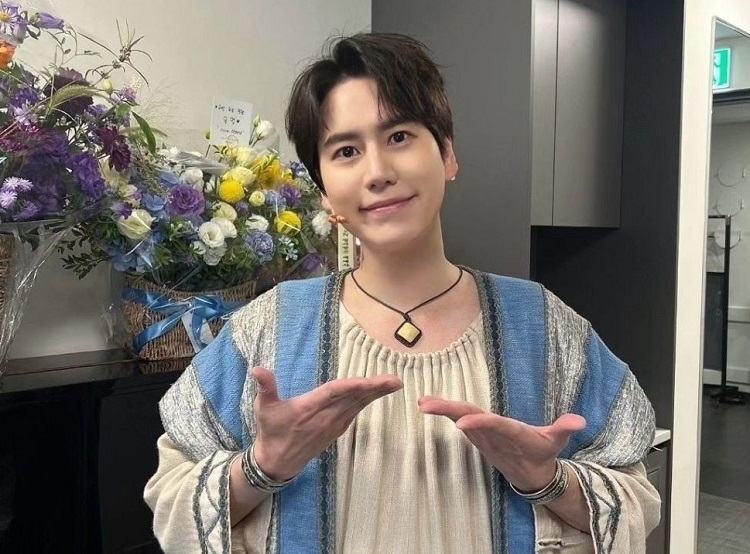 Kyuhyun Super Junior Alami Cedera Ringan, Ditodong Pisau Seorang Wanita Usai Pertunjukan Teater
