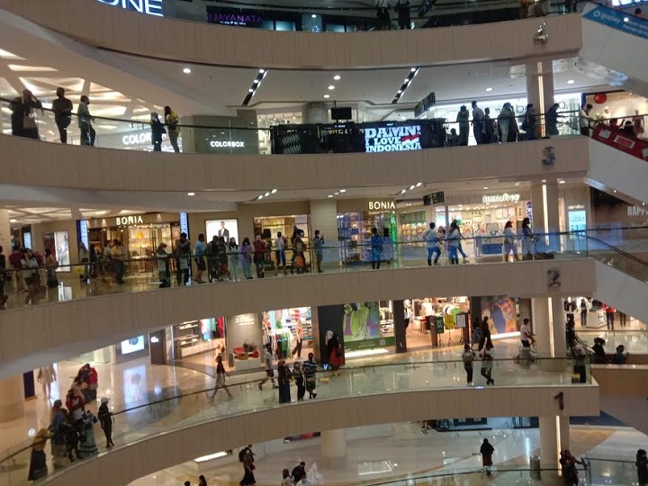 Tak Takut Omicron, Mall di Surabaya Padat Pengunjung