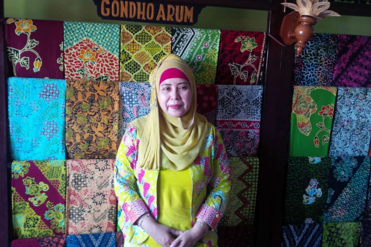 Berbisnis Batik dengan Puluhan Motif Beromzet Puluhan Juta