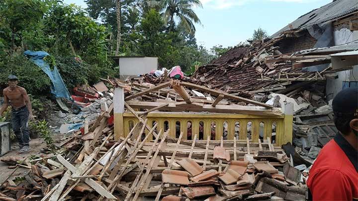 Dinilai Tak Becus Atasi Korban Gempa, Camat di Lumajang Dimutasi