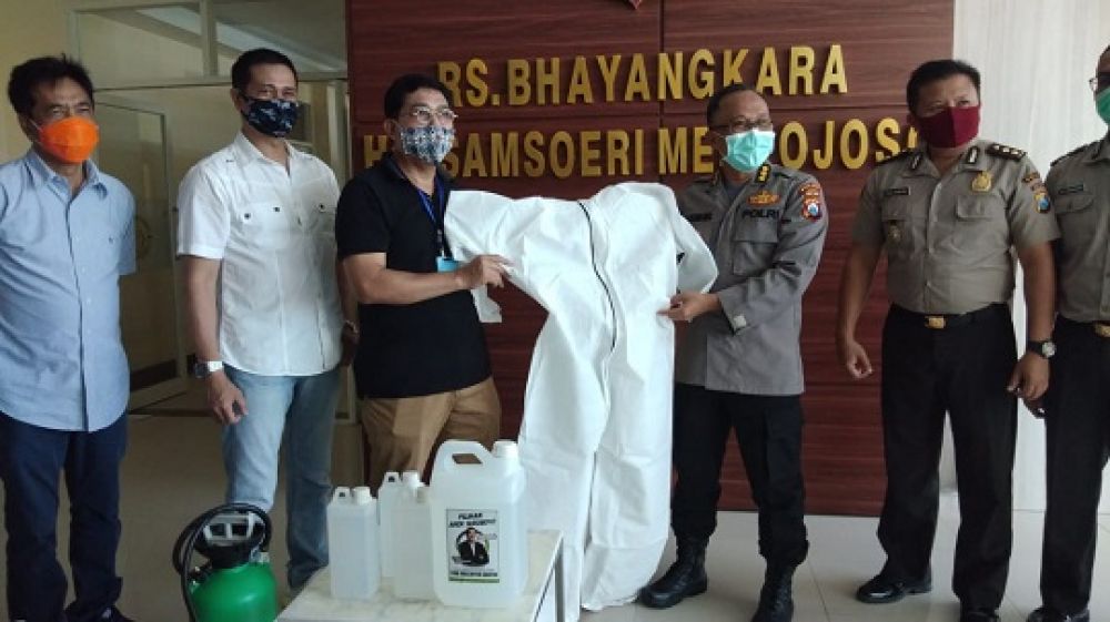 Machfud Arifin Sumbang Alkes ke Rumah Sakit Bhayangkara