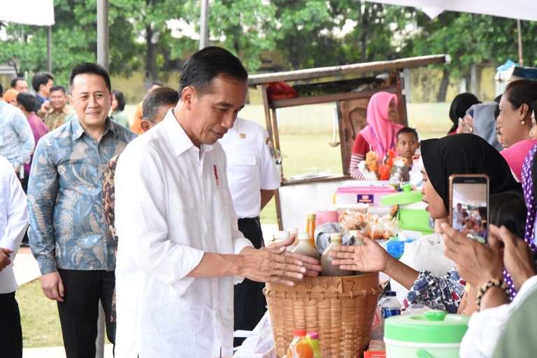 Jokowi Targetkan Nasabah PNM Mekaar Capai 20 Juta di 2024