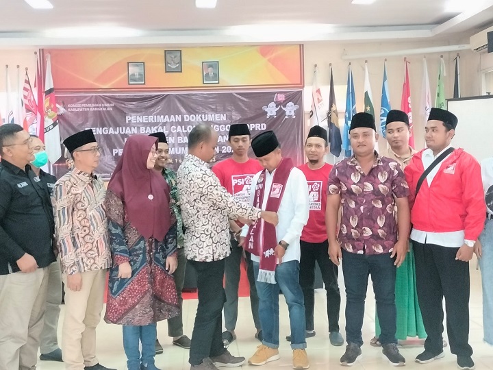 Bermodal Semangat Darah Muda, PSI Bangkalan Daftarkan Calegnya ke KPU