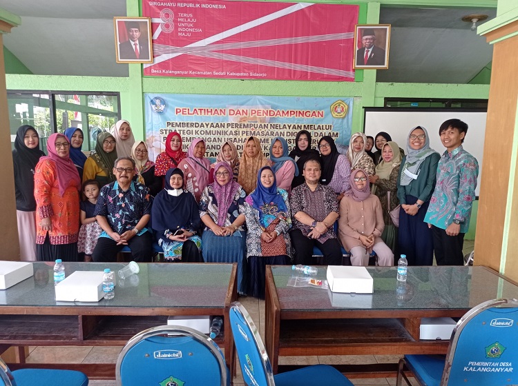 Sinergi Dosen dan Mahasiswa UPN ''Veteran'' Jawa Timur Gelar Abdi Mas pada Pelaku Usaha Kerupuk Ikan Bandeng