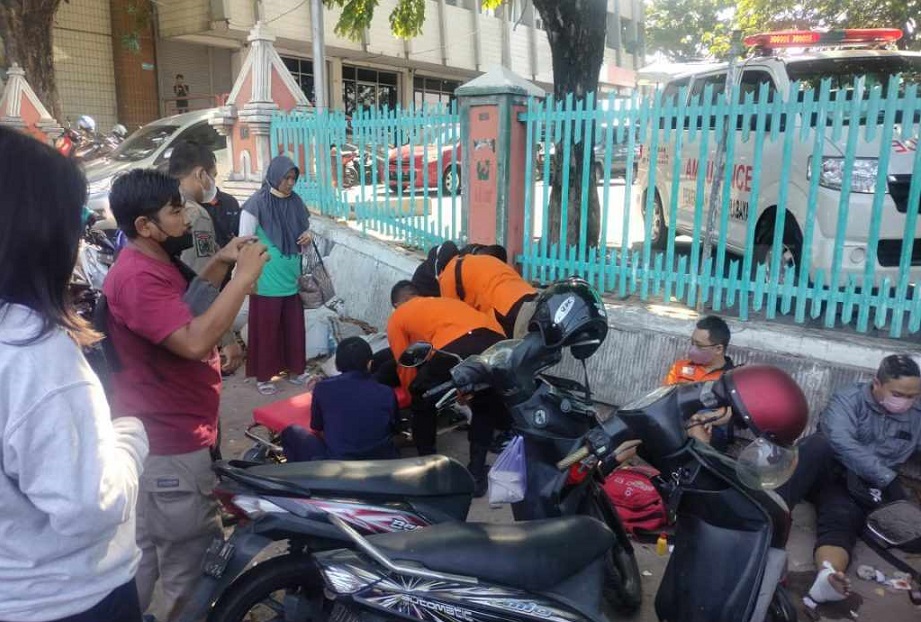Diduga Rem Blong, Bus Kota Tabrak 4 Motor di Wonokromo Surabaya