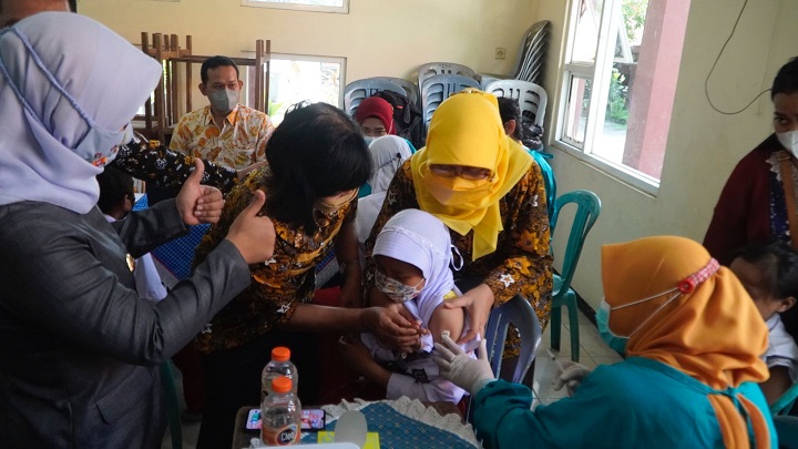 Ribuan Anak Usia SD Kota Mojokerto di Vaksin Sinovac