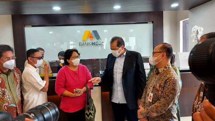 Chairul Tanjung Resmikan Relokasi Bank Mega Regional Surabaya