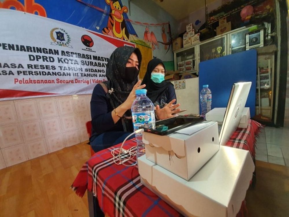 Masyarakat Keluhkan PPDB Online , PDIP Bangun Posko Pendaftaran 