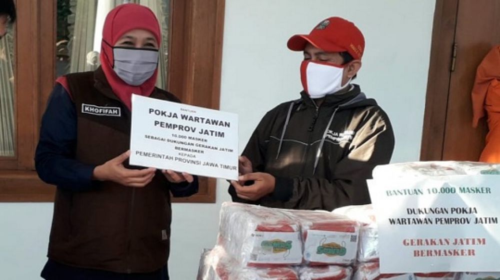 Wartawan Pokja Pemprov Jatim Salurkan Bantuan 10 Ribu Masker