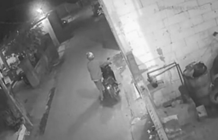 Pura-pura Kost, 2 Pemuda Tertangkap CCTV Bawa Kabur 3 Motor