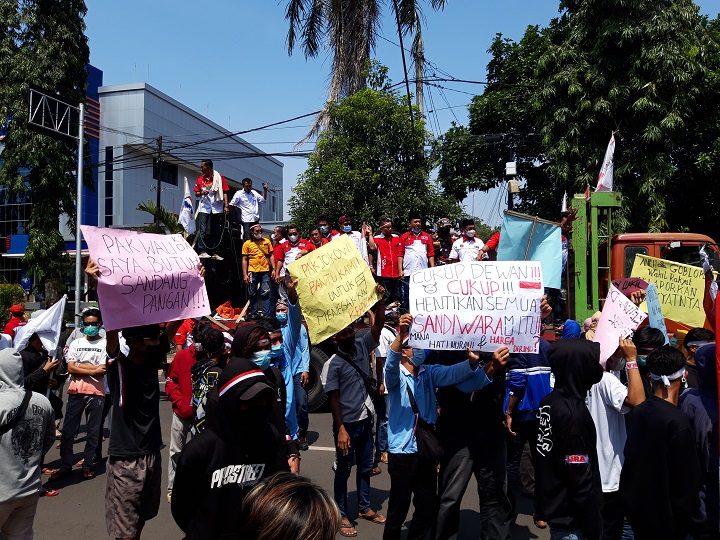 Imbas Pemberhentian PTT RSUD, DPRD kota Probolinggo Dilurug Aliansi LSM