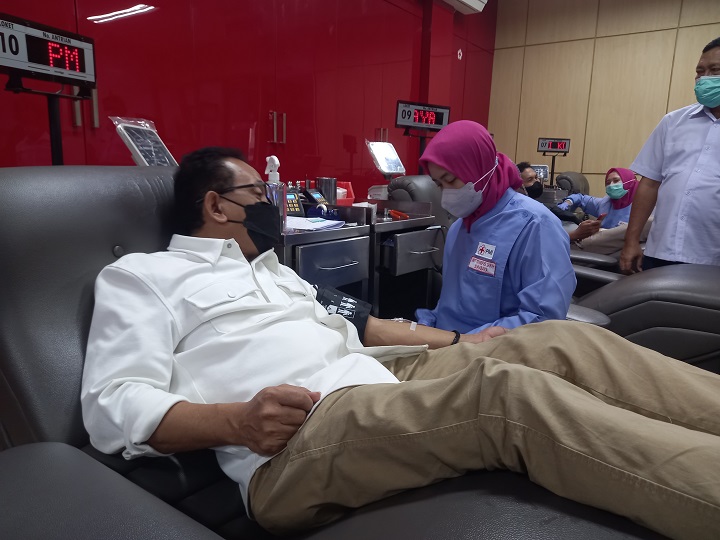 Donor Darah, Wakil DPRD Kota Surabaya AH. Thony Beri Apresiasi Atas Prestasi PMI Kota Surabaya