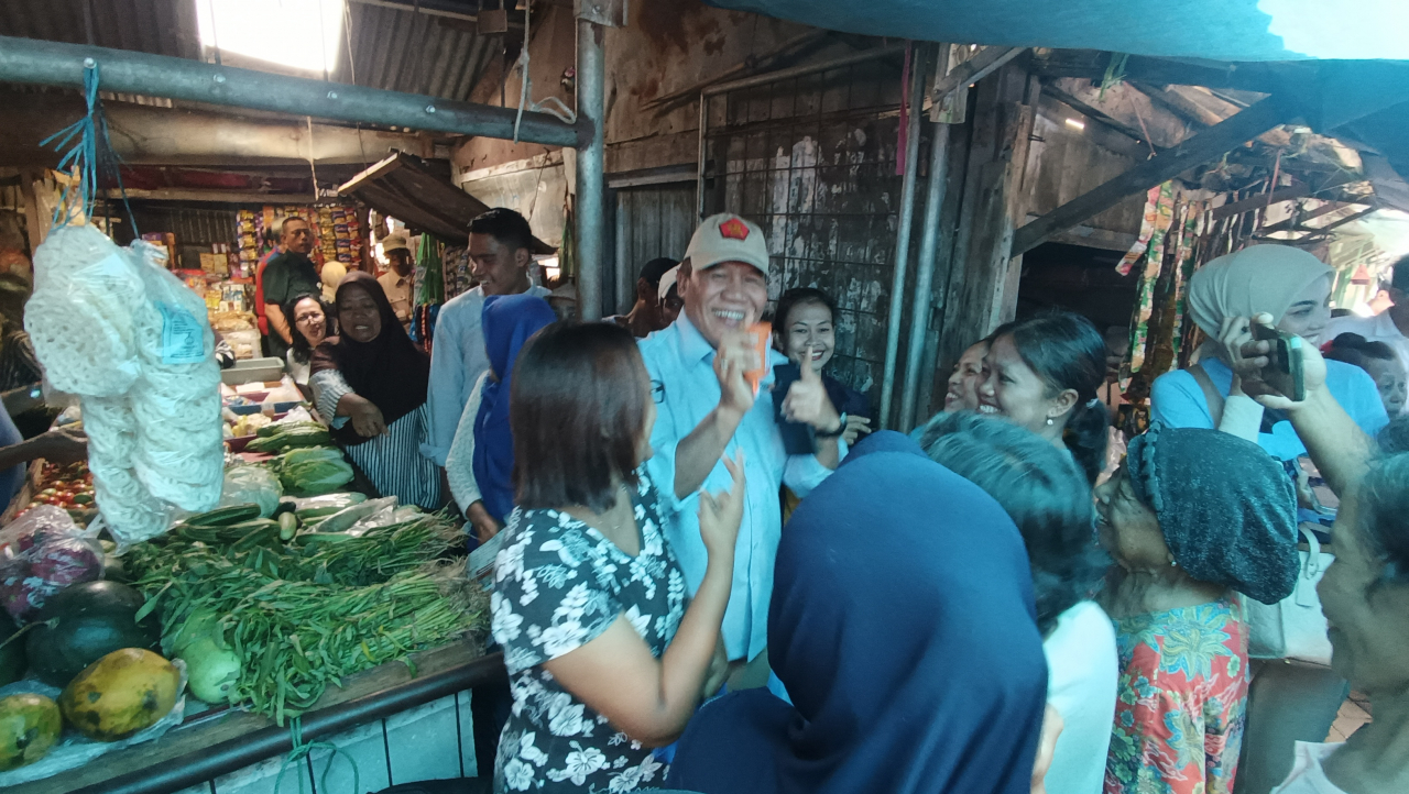 Sapa Pedagang Pasar Kedondong, BHS Ajak Warga Ikuti Joget Gemoy