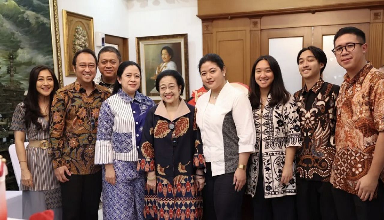 Jokowi-Prabowo, Hibur Megawati di Ultahnya ke 77