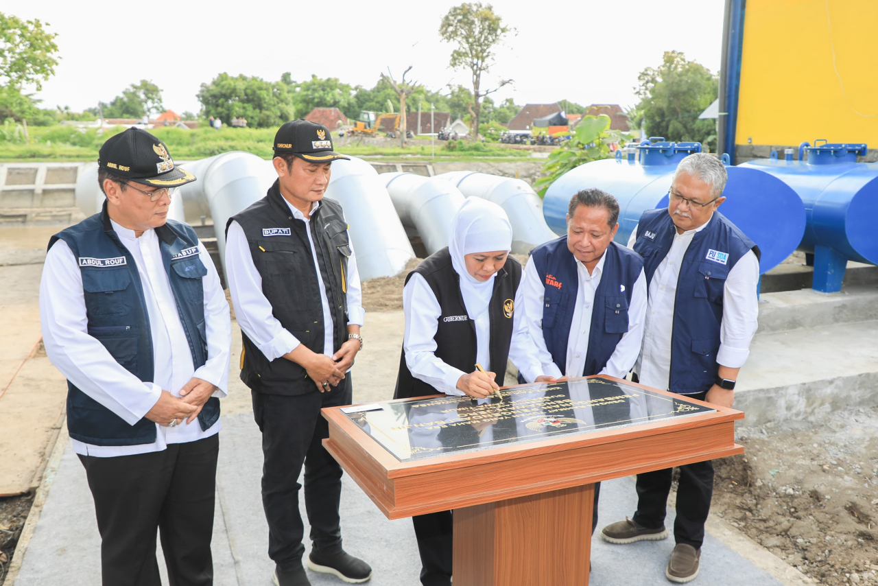 Gubernur Jatim Khofifah Resmikan Penambahan Kapasitas Pompa dan Genset di Pintu Air Kuro