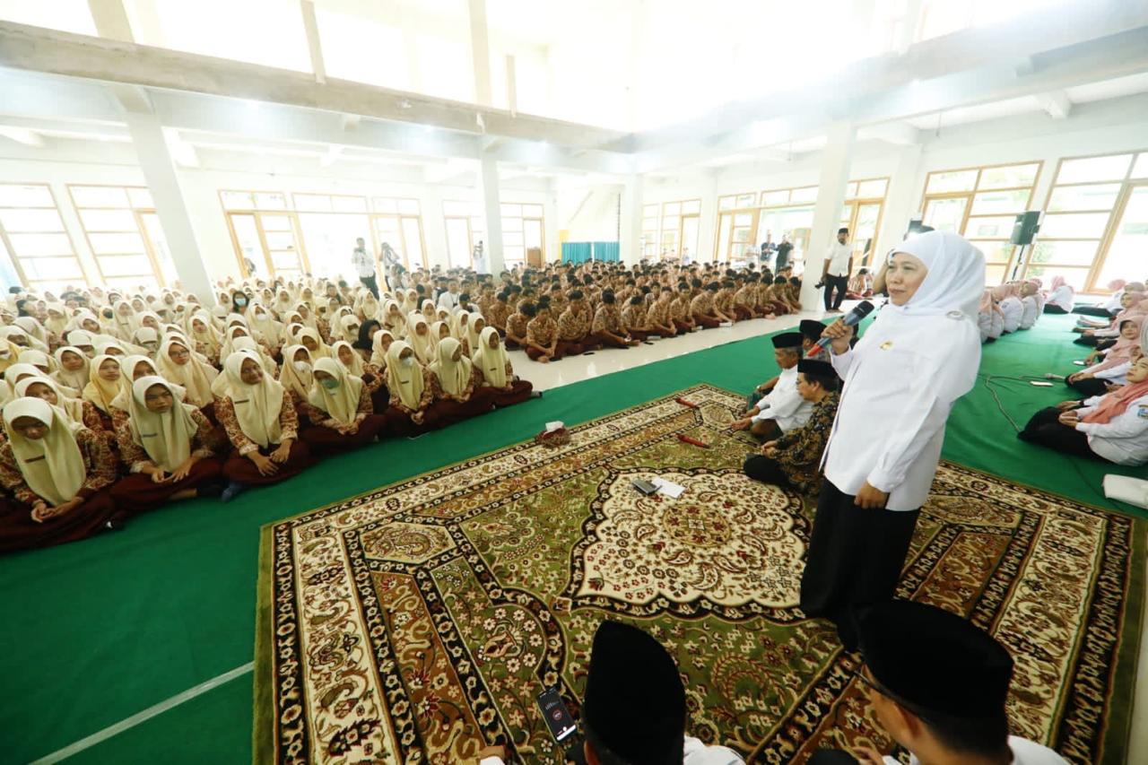 Gubernur Khofifah Ikuti Doa dan Tahlil Bersama Keluarga Besar SMAN 1 Sidoarjo