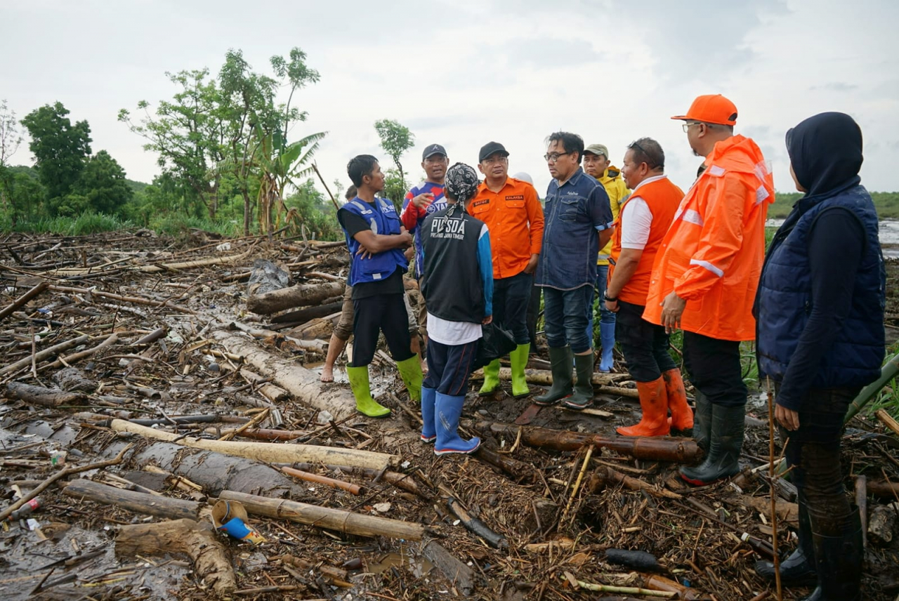 Kalaksa BPBD Jatim Tinjau Lokasi Pasca Banjir Bandang Pasuruan dan Probolinggo