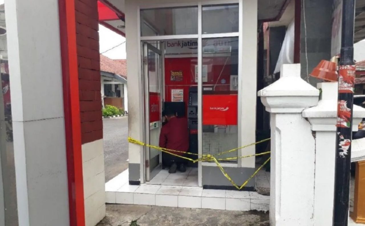 Mesin ATM Bank Jatim di Kediri Dibobol