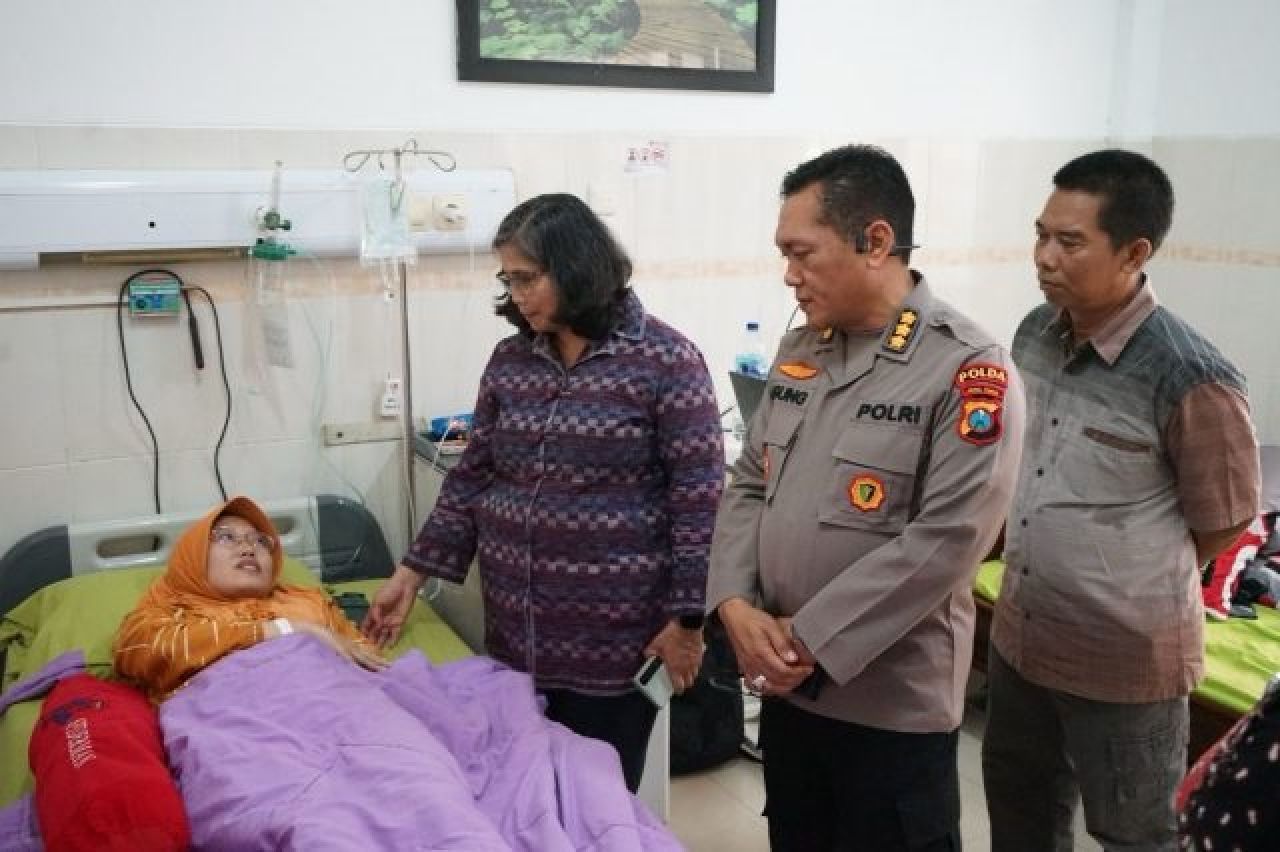 Pj Wali Kota Kediri Jenguk Petugas Pemilu di Rumah Sakit