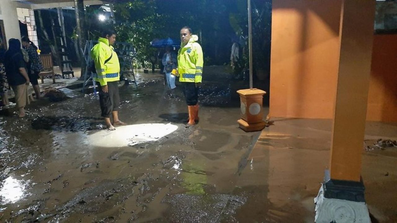 Sungai Meluap, 30 Rumah Warga Ngawi Terendam Banjir