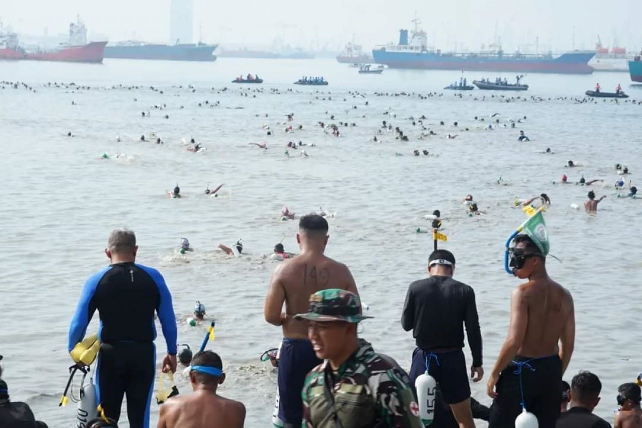 Ratusan Perenang Meriahkan Lomba Fin Swimming Selat Madura