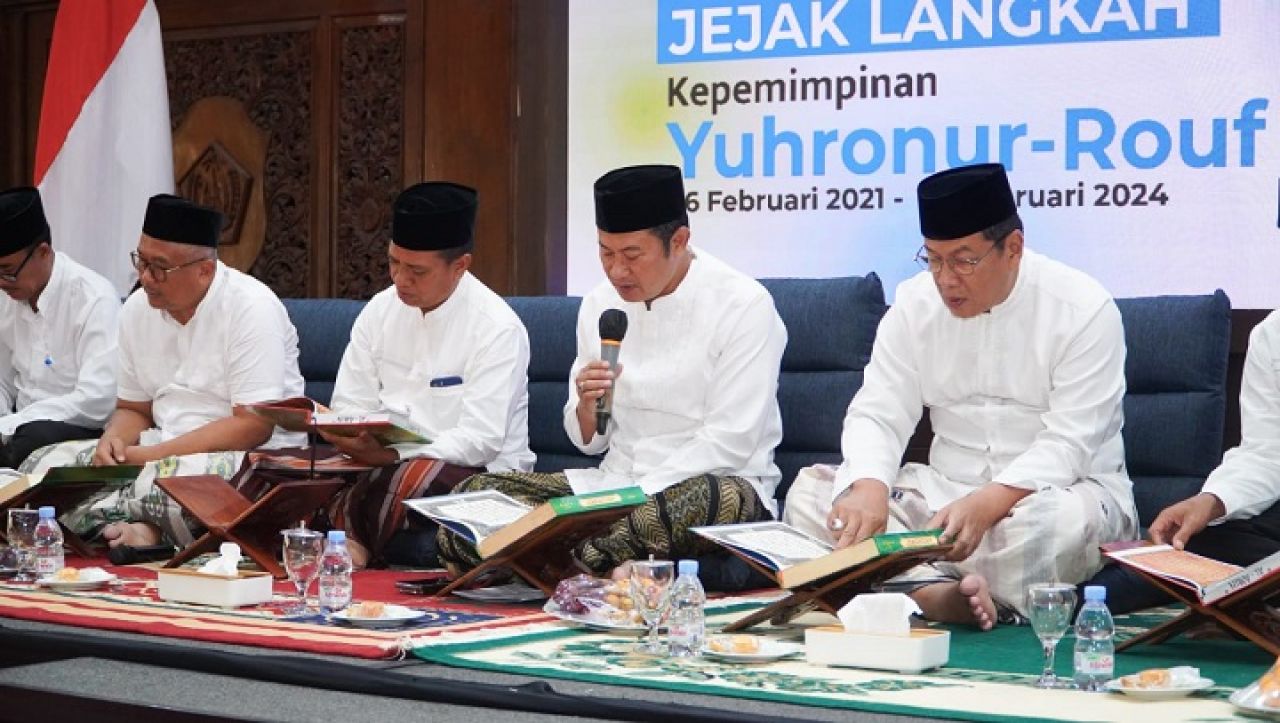 Peringati 3 Tahun Yuhronur-Rouf Pimpin Lamongan, Para Pejabat Serempak Baca Al-Qur'an