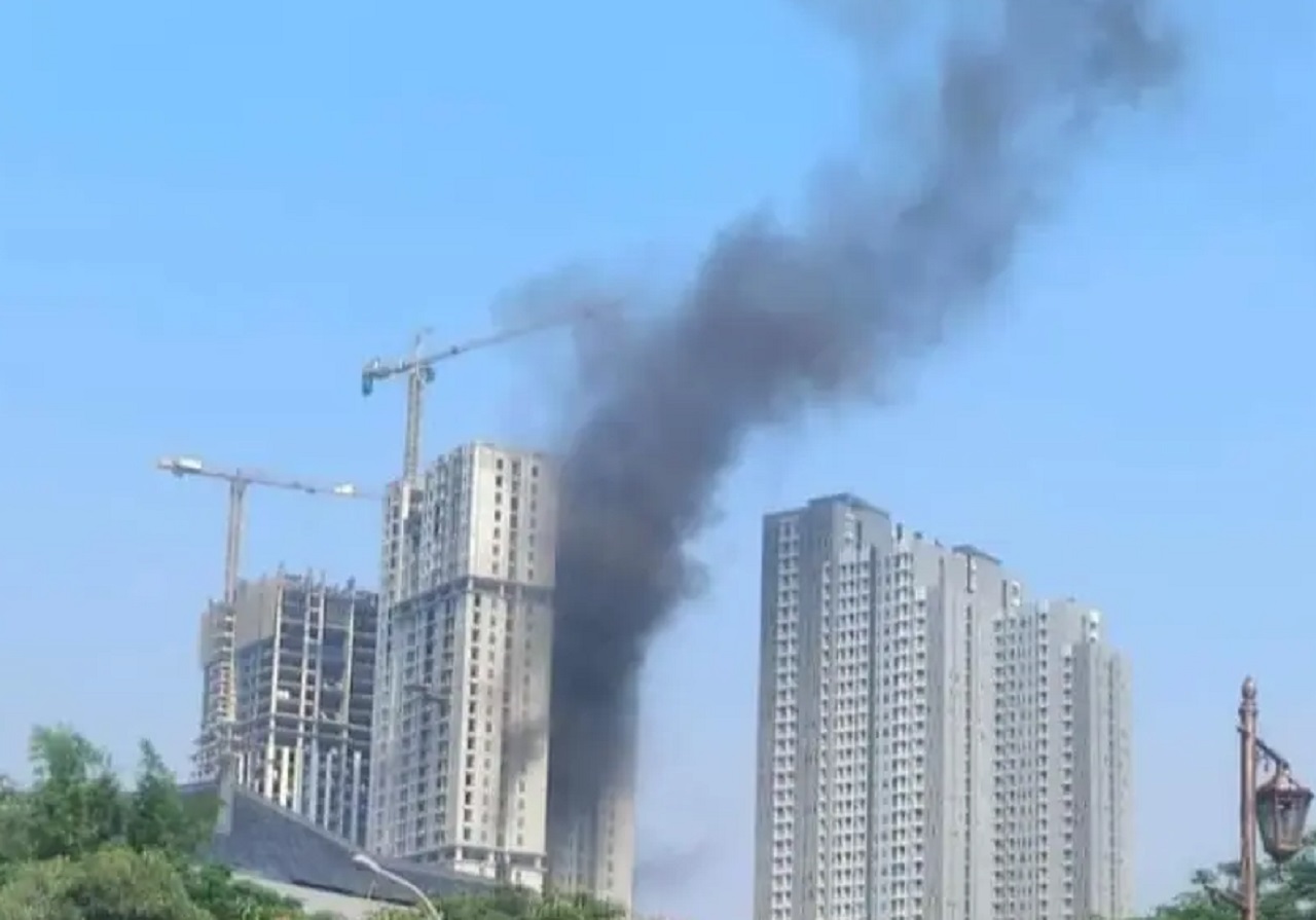 Lantai 5 Sampai 12 di Apartemen Pakuwon City Terbakar, Kepala Damkarmat: Diduga Korsleting Listrik