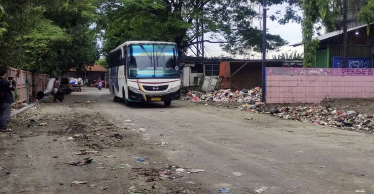 Abis Banjir, Muncul Gunungan Sampah di Terminal Purabaya, Kini Sudah Bersih Usai Dikomplain