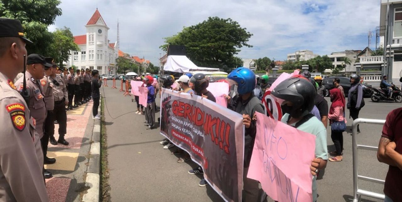 Geruduk Demo Polrestabes, Kejari dan Pemkot Surabaya