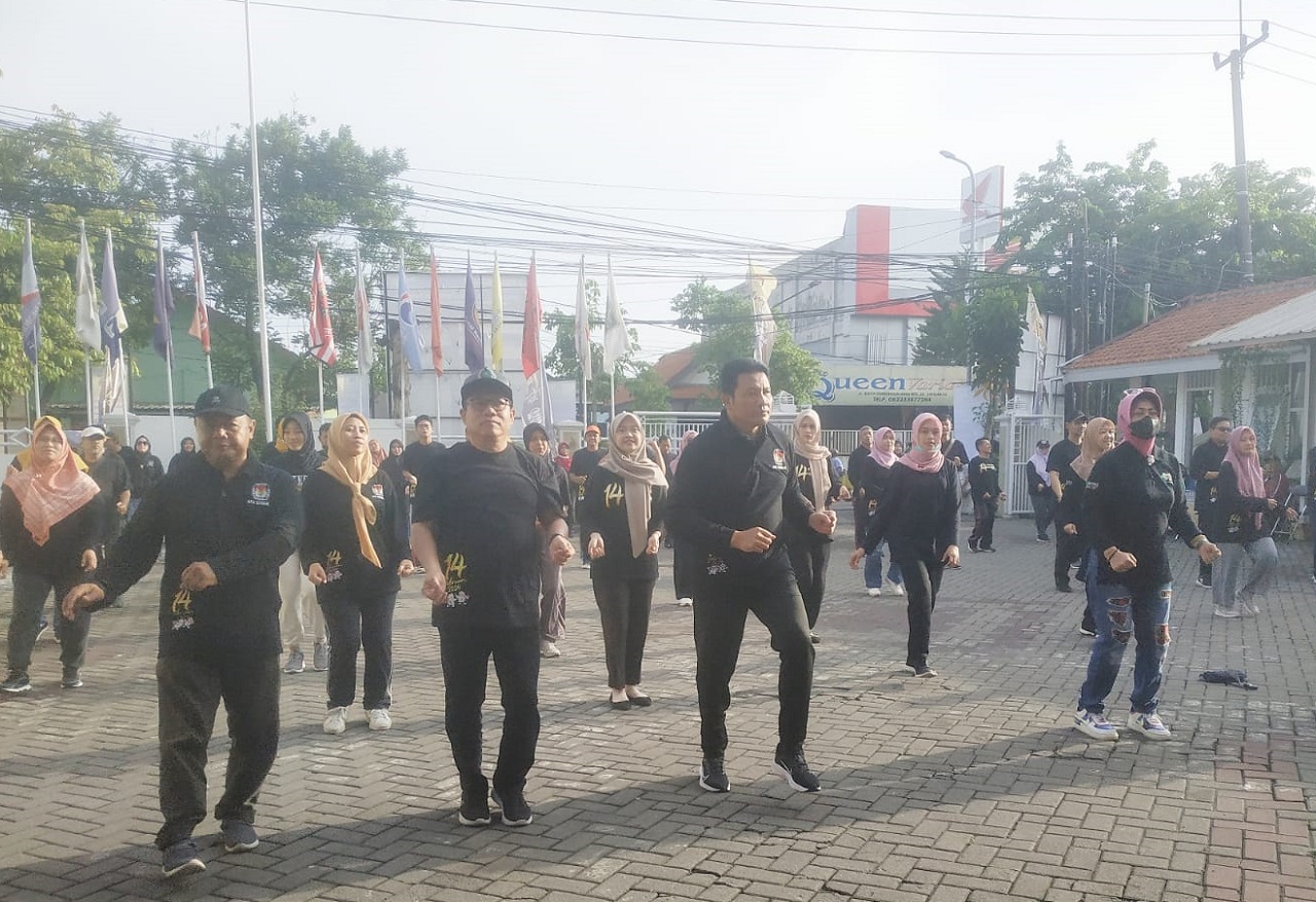 KPU Sidoarjo Gelar Senam Sehat Seluruh Anggota KPPS Jelang Coblosan Pemilu 2024