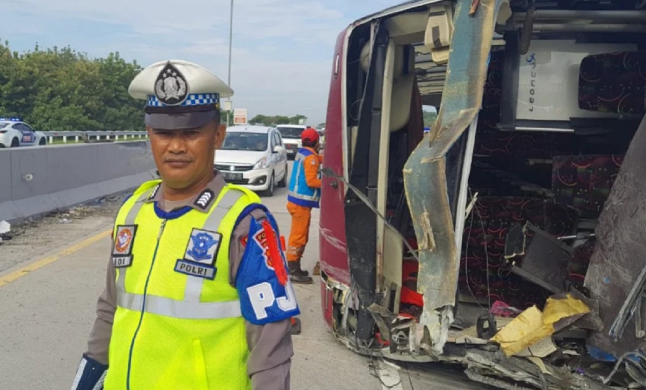 Bus Rombongan Kader Partai Hanura Terguling dan Hantam Pembatas Jalan di Tol Ngawi, 3 Orang Tewas