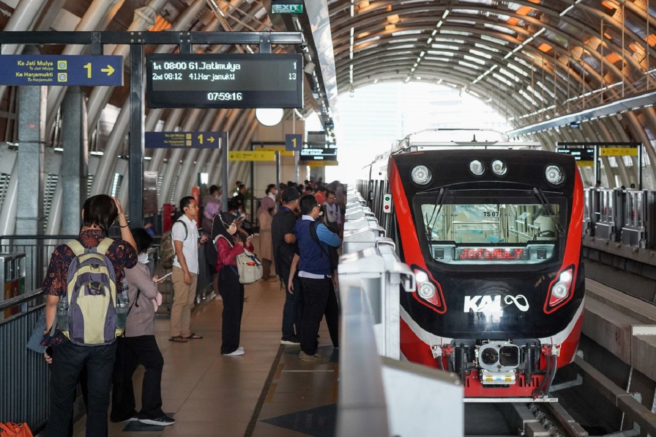 Alami Lonjakan Penumpang 16%, LRT Jabodebek Perpanjang Jam Operasional Malam