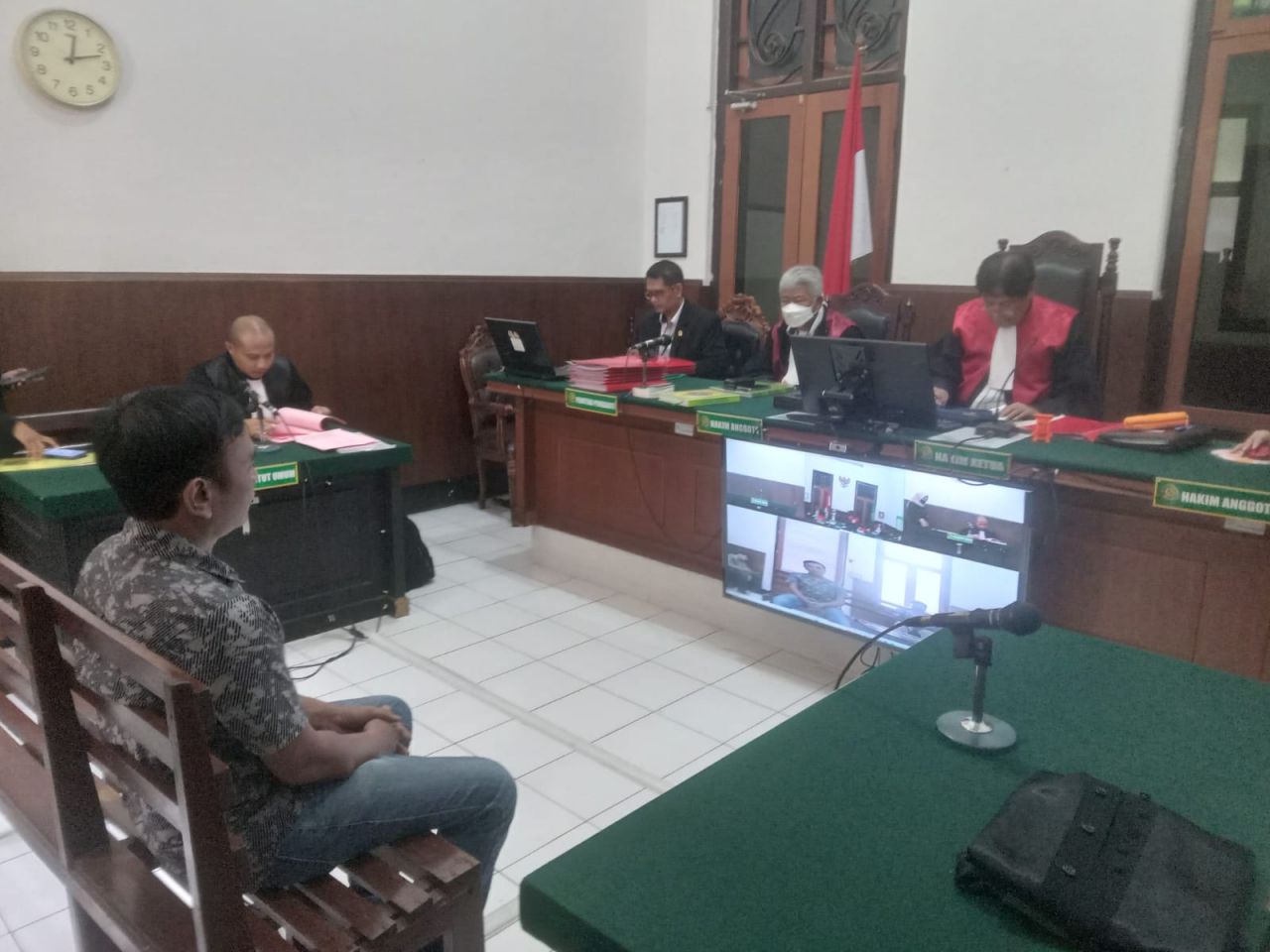 Edy Mukti Pemborong Proyek PN Surabaya Dituntut 2,5 Tahun Penjara
