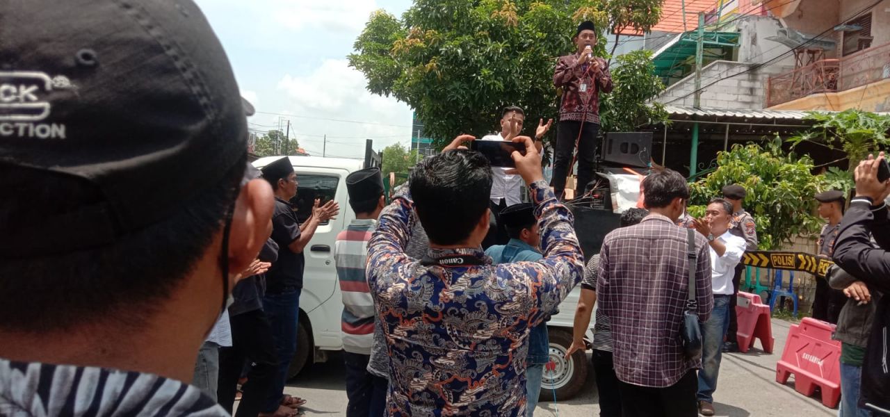 Rekapitulasi di KPU Bangkalan Diwarnai Aksi Demo
