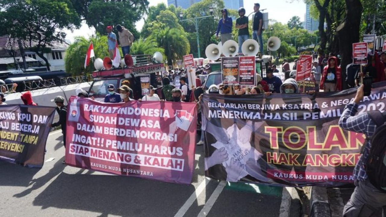 Rekapitulasi Nasional, Prabowo 58,51% PDIP 17,96%