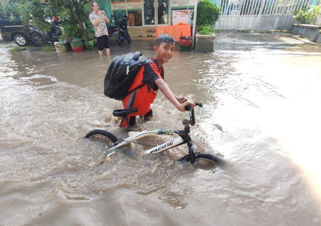 Banjir di Kelurahan Meri Terparah Sejak 5 Tahun Terakhir, Bantuan Mulai Datang, Banjir Mulai Surut