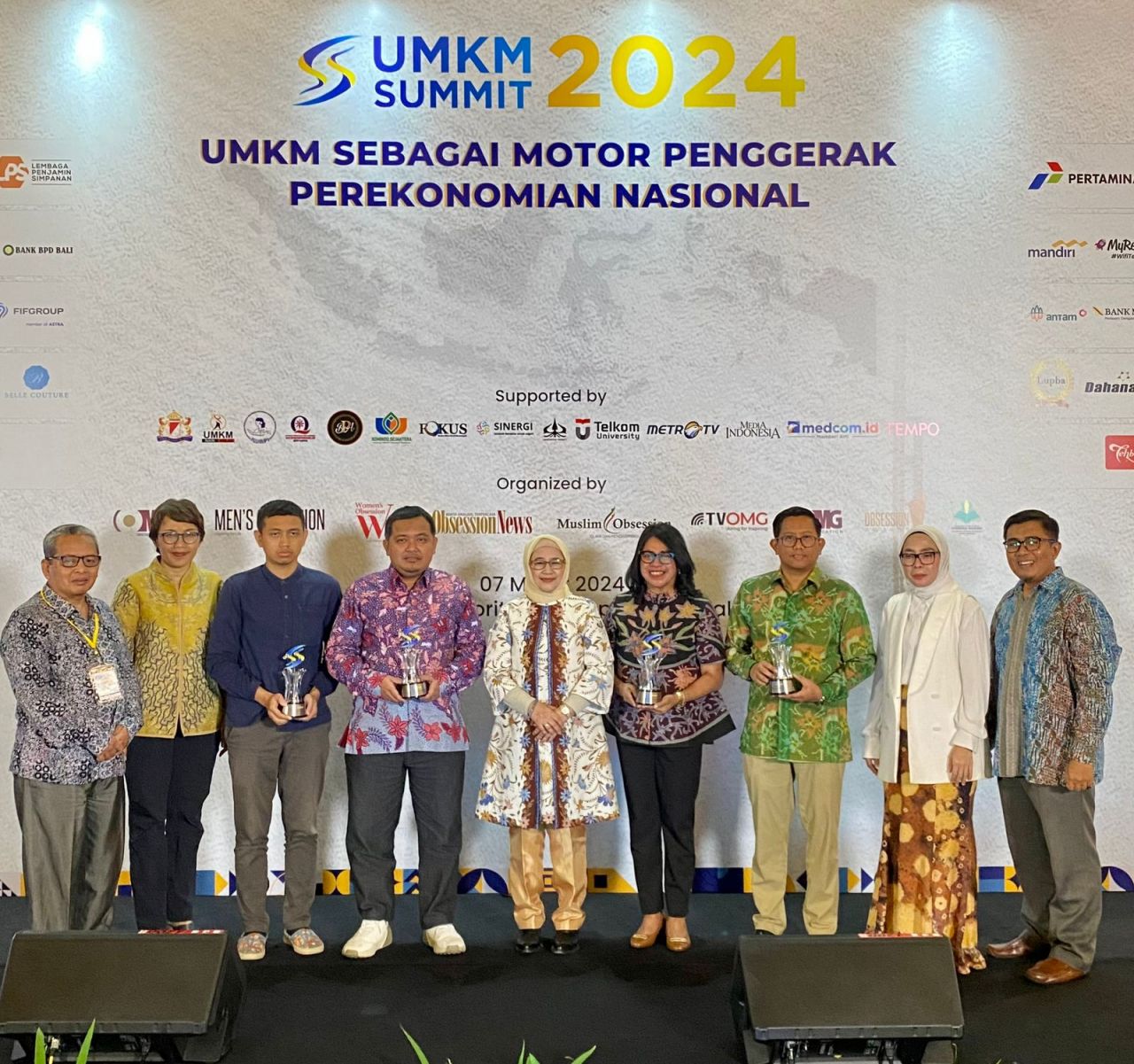 JNE Raih Penghargaan Mitra UMKM pada UMKM Summit Awards 2024
