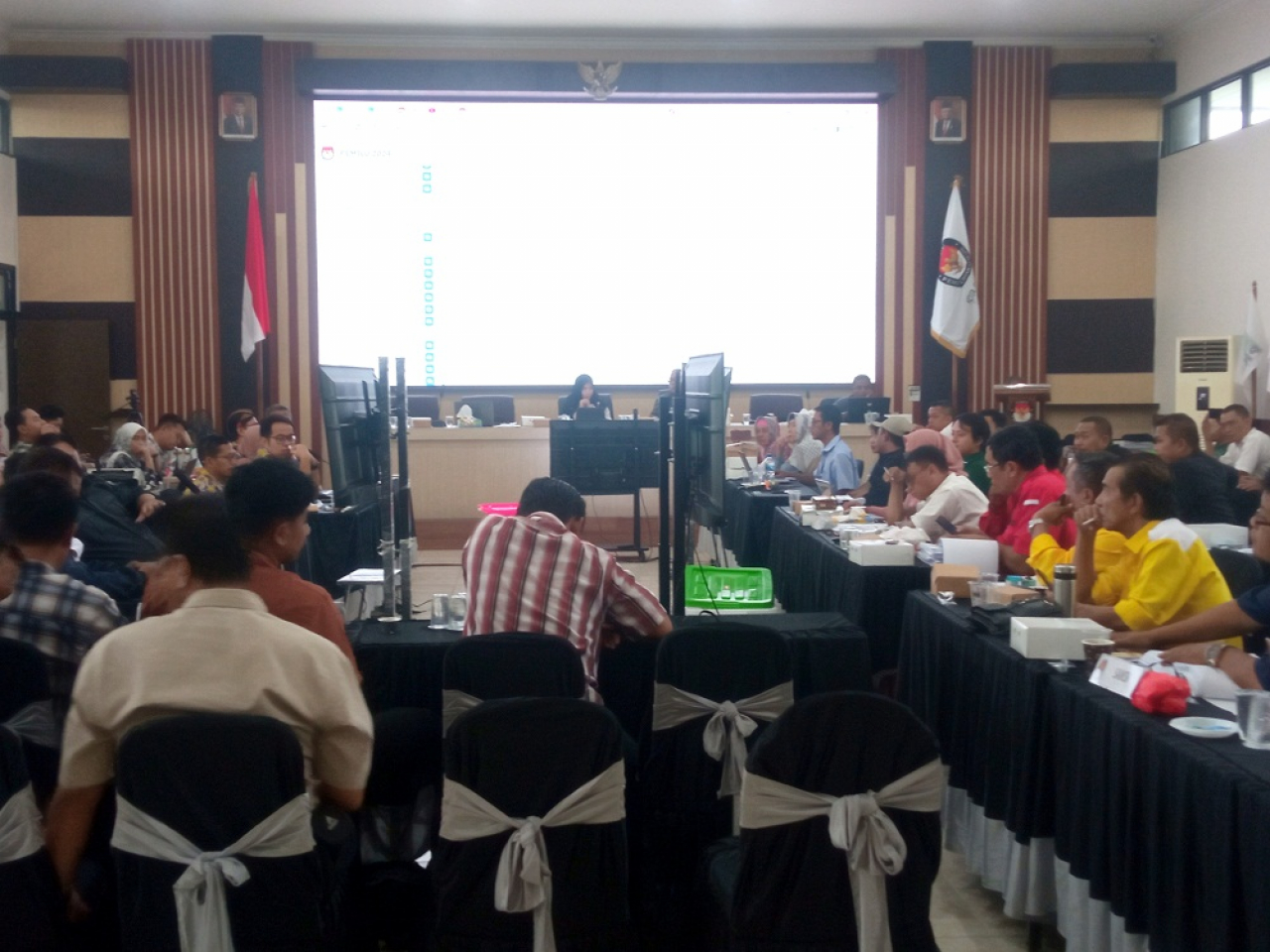 DPT Tenggilis Mejoyo Berbeda, Pleno Rekapitulasi KPU Surabaya Mendadak Dihentikan
