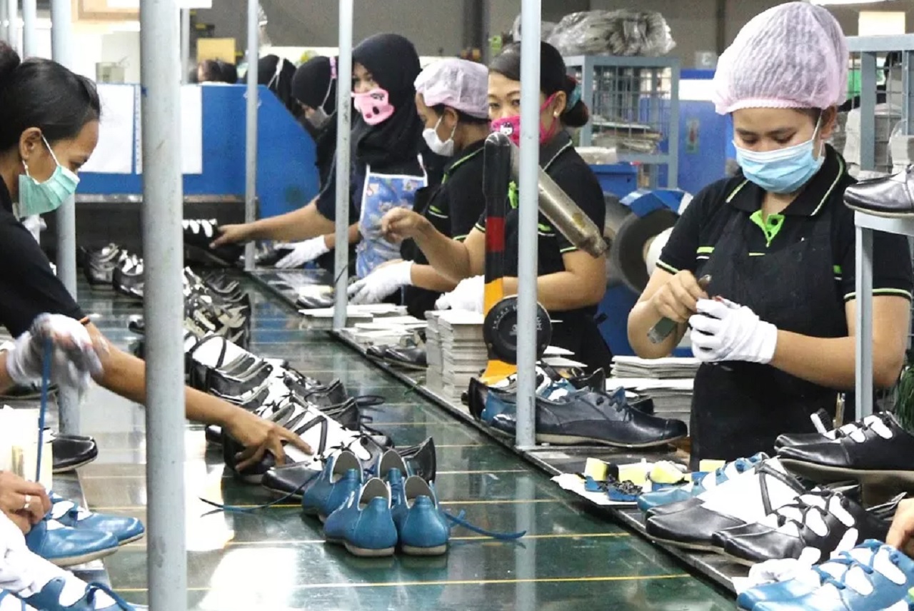 Perizinan Impor Dipersulit, Pengusaha Sepatu Lokal Ketar-ketir Produksi Macet