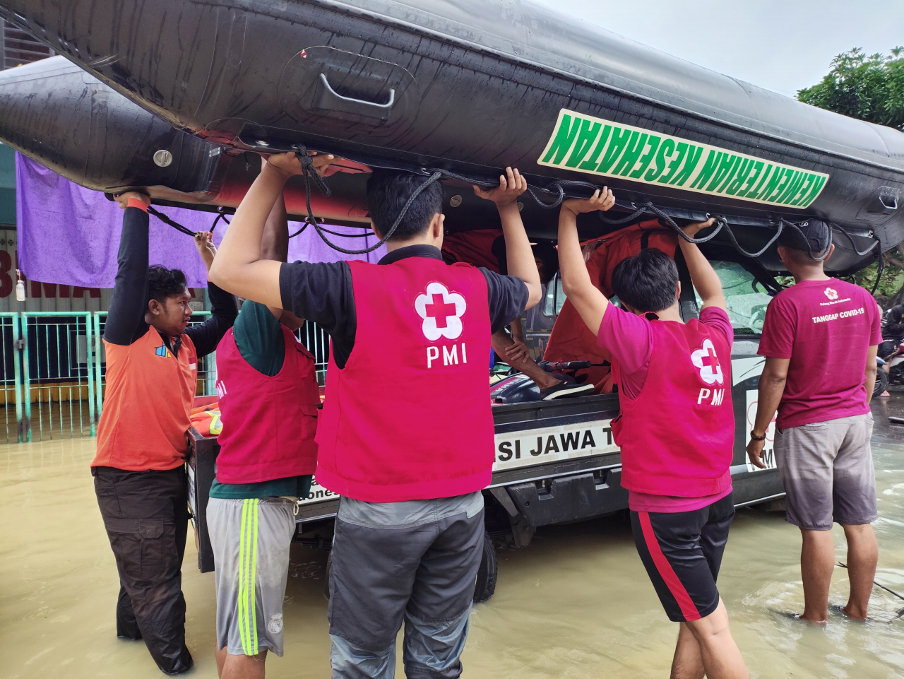 Wilayah Terdampak Banjir di Jatim Dapat Bantuan dari PMI Pusat