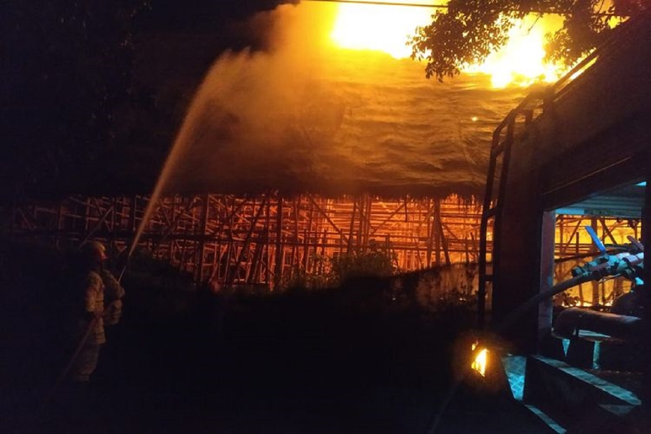 Gudang Tembakau PTPN X Kebun Ajung Jember Hangus Terbakar saat Sahur