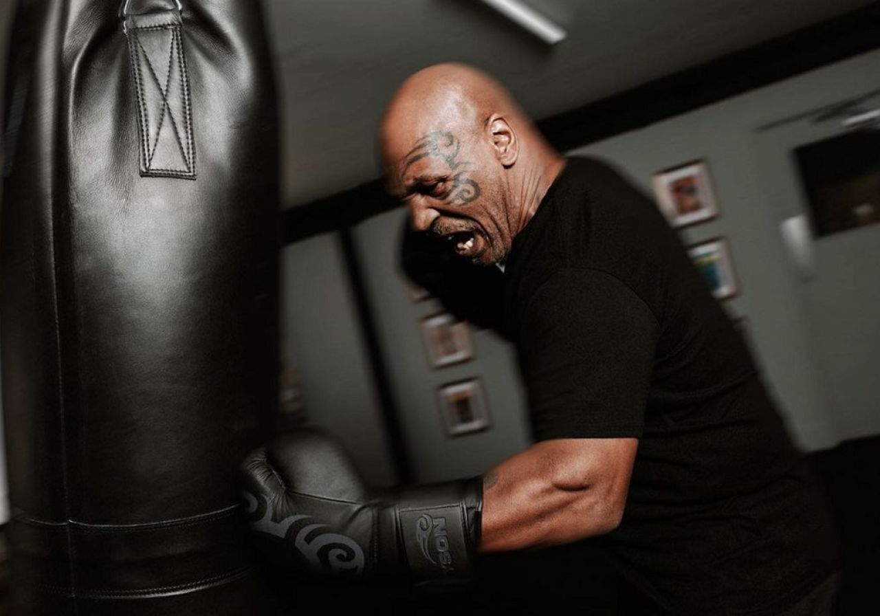 Mike Tyson Kembali ke Ring, Hadapi Petinju 31 Tahun Lebih Muda Darinya
