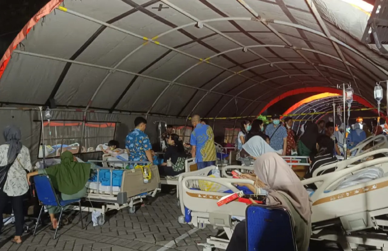 Ratusan Pasien RS. Unair yang Dievakuasi di Lapangan, Kini Kembali ke Gedung Perawatan